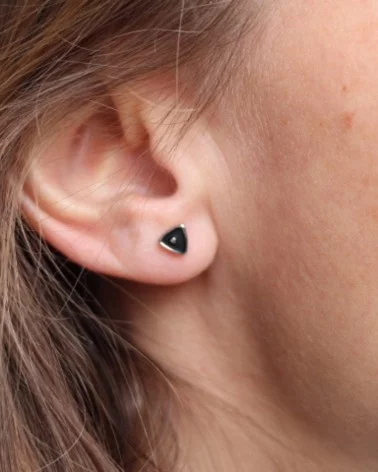 Small Triangle Black Earrings | Oreily Belgium