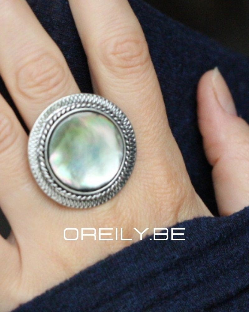 Oreily.be Large Round Seashell Ring