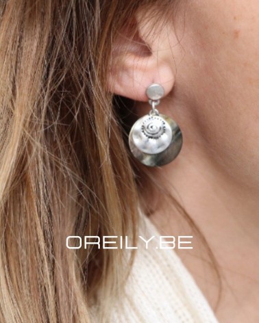 Oreily.be Round Seashell Earrings